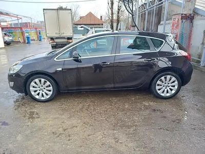 Second-hand Opel Astra 110 CP (80 kW) 2011 Culoarenegru Hatchback