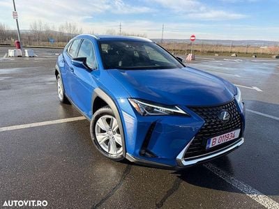 Culoarealbastru Utilizat 2021 Lexus UX 250h Executive Line SUV | 19.990 EUR (Preț bun)