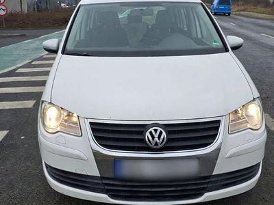 Culoarealb Second-hand 2010 VW Touran Trendline Monovolum | 2.850 EUR (Super Preț)