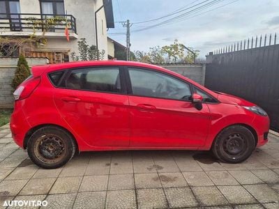 Culoarerosu Utilizat 2016 Ford Fiesta SYNC Edition | 5.550 EUR (Preț OK)