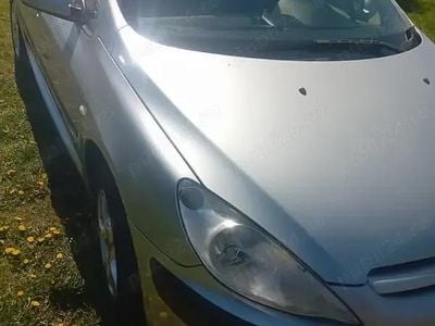 Argintiu Utilizat 2004 Peugeot 307 Hatchback | 2.000 EUR