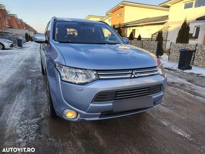 Second-hand Mitsubishi Outlander 121 CP (88 kW) 2014 Culoarealbastru SUV