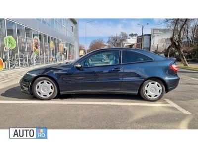 Albastru Utilizat 2006 Mercedes C200 Coupe | 4.800 EUR