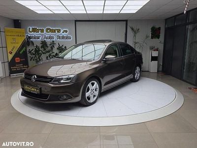 Second-hand VW Jetta Highline 140 CP (102 kW) 2012 Culoaremaro Berlinǎ