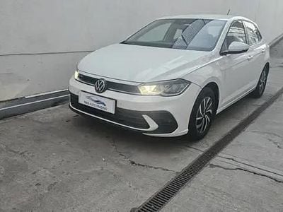 Alb Utilizat 2022 VW Polo Hatchback | 13.990 EUR (Scump)
