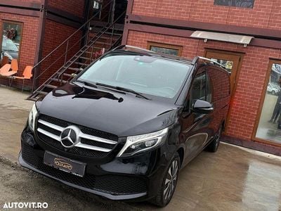 Culoarenegru Utilizat 2022 Mercedes V250 Avantgarde Monovolum | 43.000 EUR (Scump)