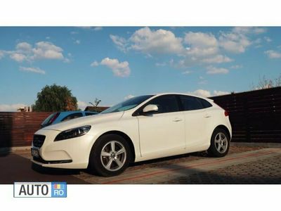 Second-hand Volvo V40 120 CP (88 kW) 2016 Alb Break