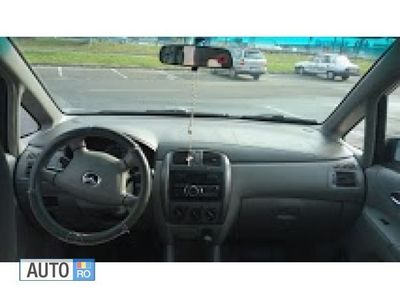 Gri Second-hand 2001 Mazda Premacy Monovolum | 1.750 EUR