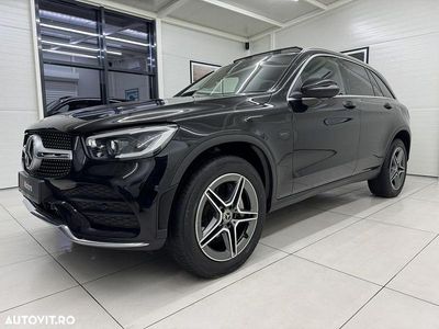 Culoarenegru Utilizat 2021 Mercedes GLC300e AMG line SUV | 36.790 EUR