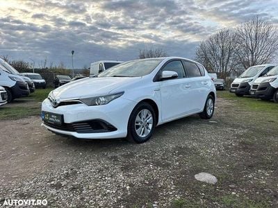 Culoarealb Utilizat 2016 Toyota Auris Hybrid Sol Hatchback | 10.400 EUR (Preț bun)