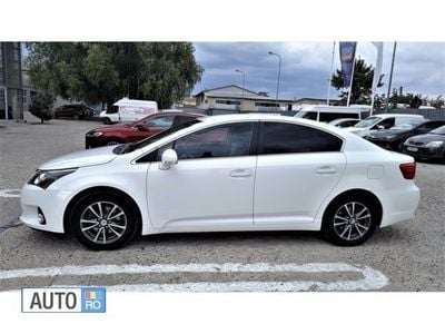 Second-hand Toyota Avensis 132 CP (97 kW) 2012 Alb Berlinǎ