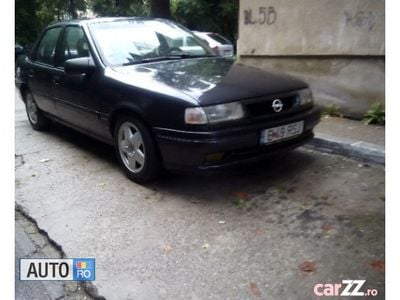 Negru Utilizat 1993 Opel Vectra | 697 EUR