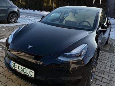 Culoarenegru Utilizat 2019 Tesla Model 3 Berlinǎ | 21.500 EUR (Preț bun)
