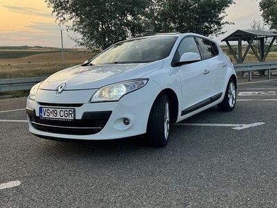 Culoarealb Utilizat 2012 Renault Mégane III Hatchback | 4.999 EUR (Puțin scump)