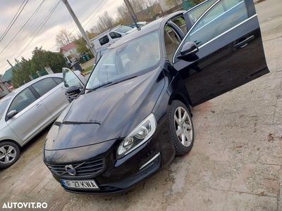 Culoarenegru Utilizat 2014 Volvo V60 Momentum Break | 8.400 EUR (Puțin scump)