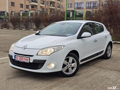 Alb Utilizat 2010 Renault Mégane III Hatchback | 4.990 EUR (Puțin scump)