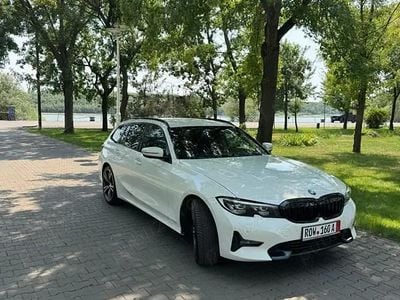 Alb Utilizat 2021 BMW 318 Berlinǎ | 18.300 EUR (Preț bun)