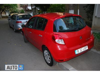 Rosu Utilizat 2009 Renault Clio II Hatchback | 3.500 EUR (Puțin scump)