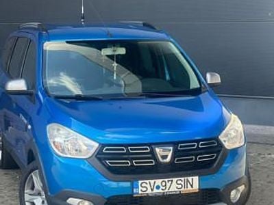 Albastru Second-hand 2017 Dacia Lodgy Monovolum | 9.999 EUR (Puțin scump)