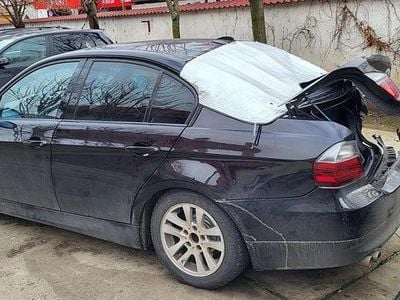 Second-hand BMW 325 Shadowline 218 CP (160 kW) 2006 Culoarenegru Berlinǎ