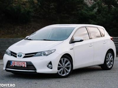 Culoarealb Utilizat 2013 Toyota Auris Hybrid Sol Hatchback | 9.150 EUR (Preț bun)