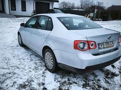 Utilizat 2010 VW Jetta Berlinǎ | 3.500 EUR (Preț bun)