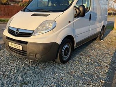 Alb Utilizat 2009 Opel Vivaro Monovolum | 3.800 EUR (Super Preț)