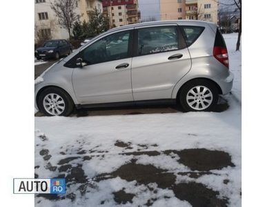 Argintiu Utilizat 2005 Mercedes A180 Hatchback | 3.900 EUR