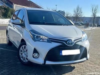 Alb Utilizat 2016 Toyota Yaris Hybrid Hatchback | 9.699 EUR (Preț bun)