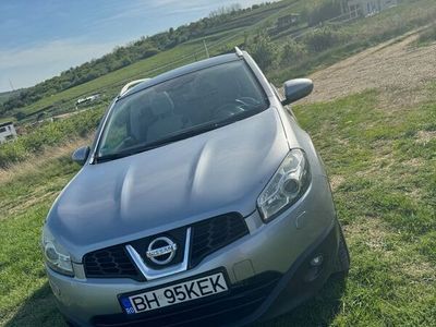 second-hand Nissan Qashqai 2.0 dCi 4 x 4 DPF tekna