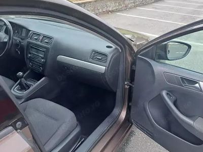 Second-hand VW Jetta 115 CP (84 kW) 2011 Maro Berlinǎ