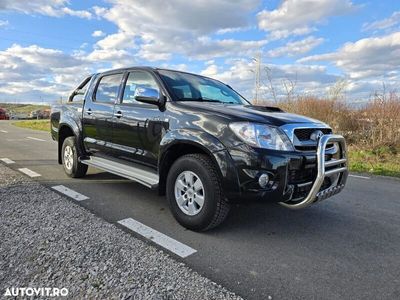 second-hand Toyota HiLux 4x4 Cabina Dubla Style