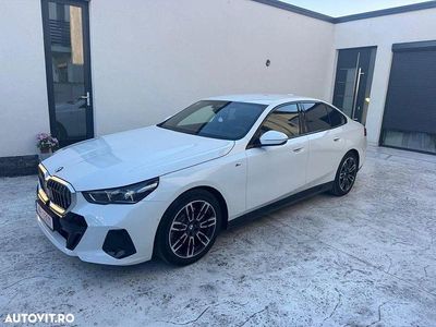 Culoarealb Second-hand 2024 BMW 520 M Sport Berlinǎ | 51.999 EUR