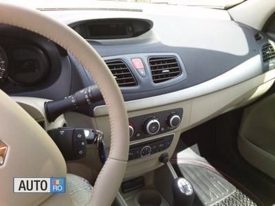 Second-hand Renault Fluence 110 CP (80 kW) 2012 Albastru Berlinǎ