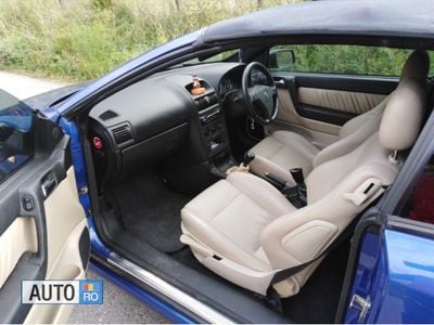 Second-hand Opel Astra Cabriolet Edition 61 CP (44 kW) 2004 Albastru Cabrio