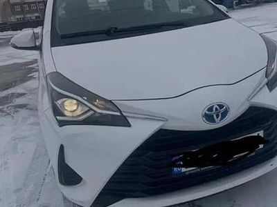 Second-hand Toyota Yaris Hybrid 73 CP (53 kW) 2018 Alb Hatchback