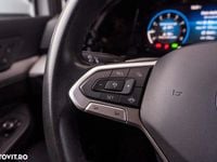 Second-hand VW Golf VIII Life 110 CP (80 kW) 2023 Culoarealb Hatchback