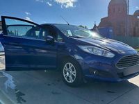 Second-hand Ford Fiesta Titanium 95 CP (69 kW) 2015 Culoarealbastru Hatchback