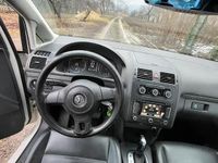 Second-hand VW Touran 105 CP (77 kW) 2011 Alb Monovolum