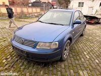 Second-hand VW Passat Comfortline 150 CP (110 kW) 2003 Culoarealbastru Berlinǎ
