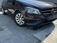 Second-hand Mercedes A200 136 CP (100 kW) 2015 Culoaremaro Hatchback