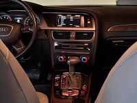 Second-hand Audi A4 224 CP (164 kW) 2014 Culoarealbastru Berlinǎ