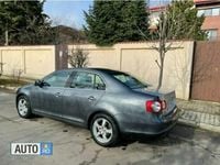 Second-hand VW Jetta 140 CP (102 kW) 2006 Argintiu Berlinǎ