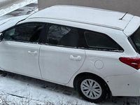 Second-hand Toyota Auris Hybrid Luna 99 CP (72 kW) 2014 Culoarealb Break