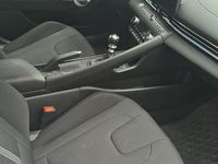 Second-hand Hyundai Elantra 123 CP (90 kW) 2024 Alb Berlinǎ