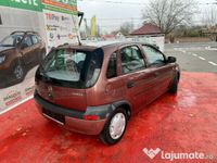 second-hand Opel Corsa C 1.0 benzina-2001-Finantare rate