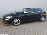 Second-hand Volvo V40 Momentum 115 CP (84 kW) 2014 Culoarenegru Hatchback