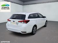 Second-hand Toyota Auris Hybrid 99 CP (72 kW) 2018 Culoarealb Break