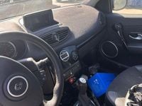 Second-hand Renault Clio II LIMITED 90 CP (66 kW) 2011 Culoarealb