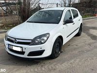 Second-hand Opel Astra 90 CP (66 kW) 2005 Culoarealb Hatchback